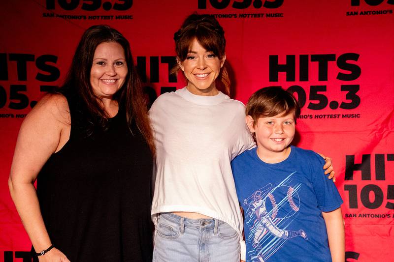 Lindsey Stirling stopped by the HITS 105.3 performance studio for a special private performance for our winners, before her show at the Majestic in San Antonio. She played some songs acoustic, answered a lot of questions, and took photos with all the winners. Great performance, and such a nice person!