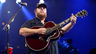 Luke Combs, wife expecting first baby
