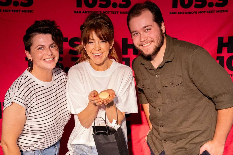 Lindsey Stirling stopped by the HITS 105.3 performance studio for a special private performance for our winners, before her show at the Majestic in San Antonio. She played some songs acoustic, answered a lot of questions, and took photos with all the winners. Great performance, and such a nice person!