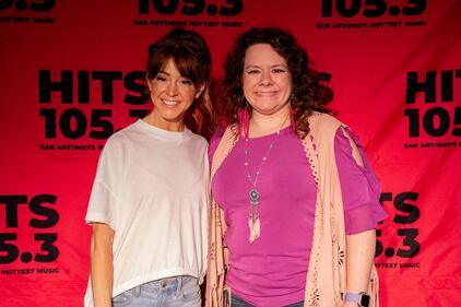 Lindsey Stirling stopped by the HITS 105.3 performance studio for a special private performance for our winners, before her show at the Majestic in San Antonio. She played some songs acoustic, answered a lot of questions, and took photos with all the winners. Great performance, and such a nice person!