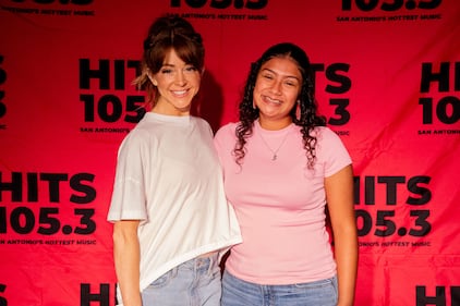 Lindsey Stirling stopped by the HITS 105.3 performance studio for a special private performance for our winners, before her show at the Majestic in San Antonio. She played some songs acoustic, answered a lot of questions, and took photos with all the winners. Great performance, and such a nice person!